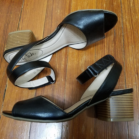 Life Stride Shoes - Life Stride black ankle strap sandals